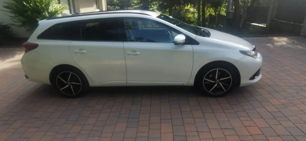 Toyota Auris 1.8 Hybryda – zdjęcie 8