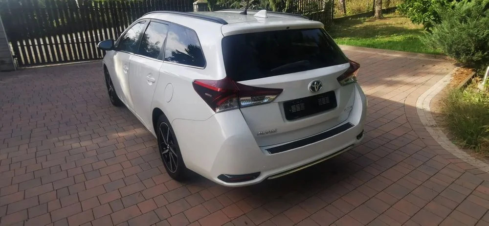Toyota Auris 1.8 Hybryda – zdjęcie 7