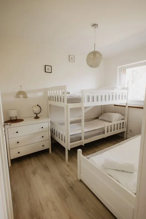 DOSTĘPNY 16-18 PAŹDZIERNIKA – Domki całoroczne – Kominek – Jacuzzi na tarasie – Bilard – Basen – Noclegi Bałtów – Magiczny Zakątek – zdjęcie 4