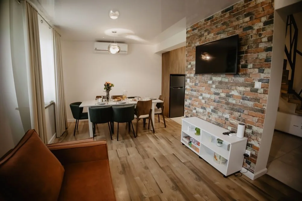 DOSTĘPNY 16-18 PAŹDZIERNIKA – Domki całoroczne – Kominek – Jacuzzi na tarasie – Bilard – Basen – Noclegi Bałtów – Magiczny Zakątek – zdjęcie 9