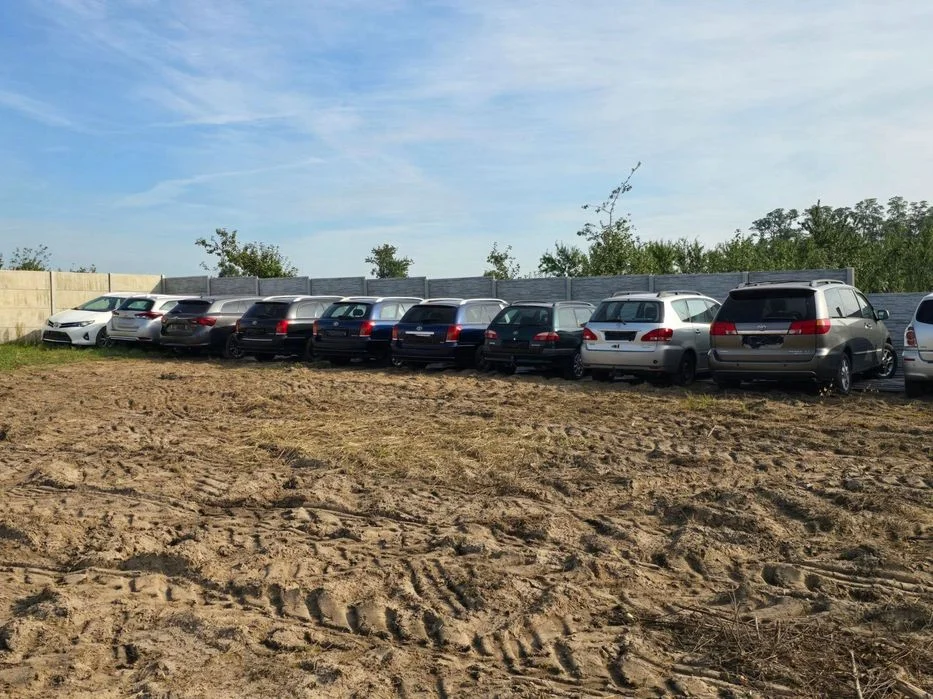 Toyota Avensis T22 zacisk jarzmo prawy tył – zdjęcie 7