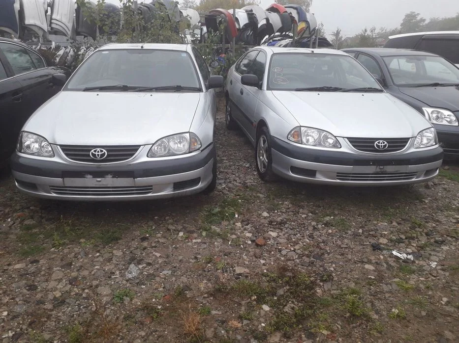Toyota Avensis T22 zacisk jarzmo prawy tył – zdjęcie 2