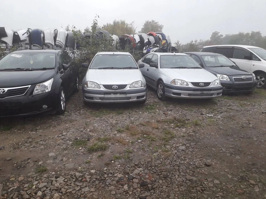Toyota Avensis T22 zacisk jarzmo prawy tył – zdjęcie 5