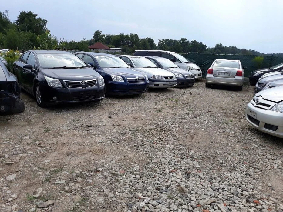 Toyota Avensis T22 zacisk jarzmo prawy tył – zdjęcie 3
