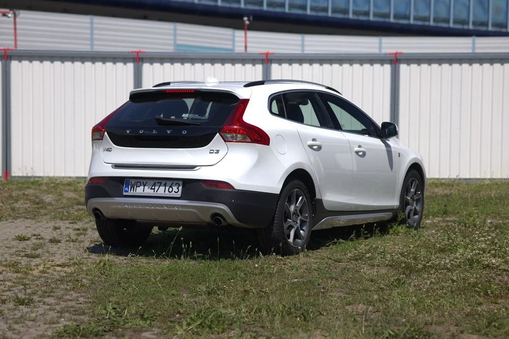 Volvo V40 Cross Country Salon Polska, Zadbany, Pełna Historia, Drugi Właściciel – zdjęcie 4