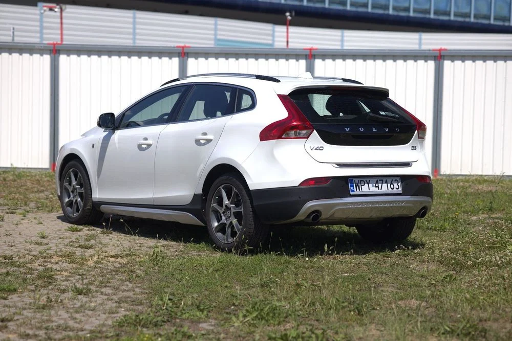 Volvo V40 Cross Country Salon Polska, Zadbany, Pełna Historia, Drugi Właściciel – zdjęcie 6