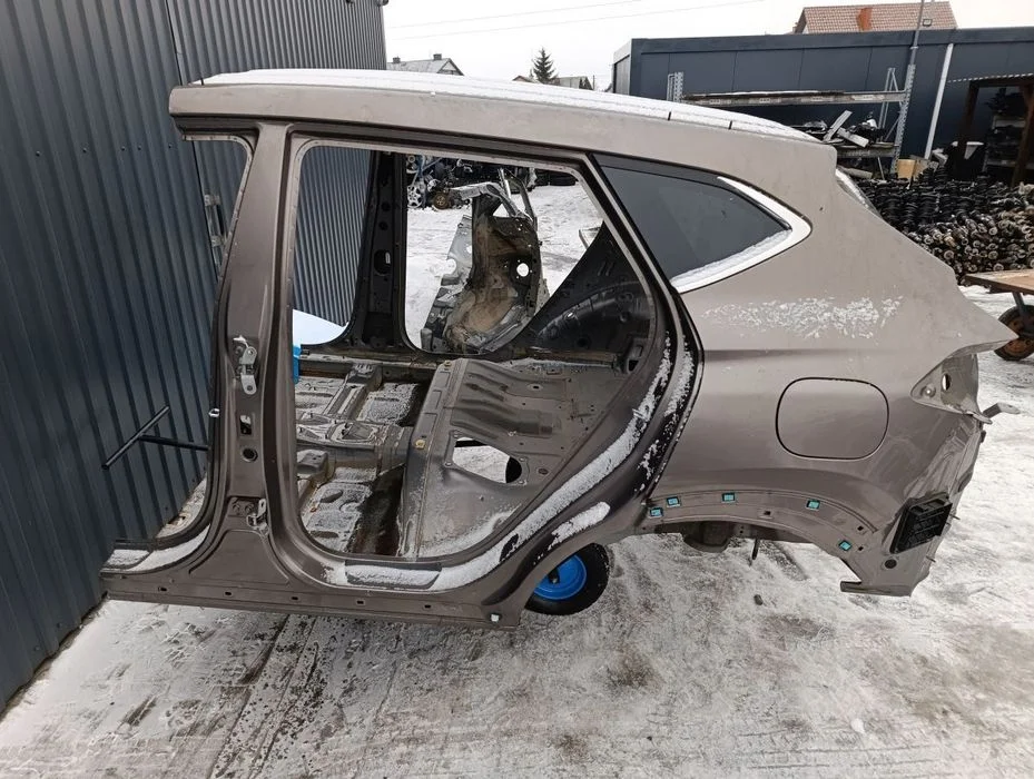 HYUNDAI TUCSON III 15-20r Ćwiartka Błotnik Słupek Tył