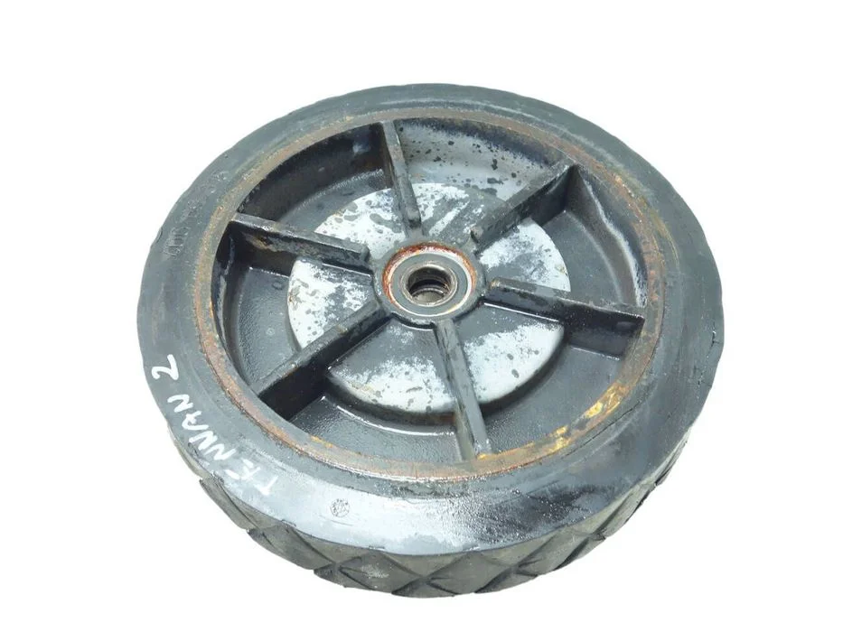 Zamiatarka Tennant M20 Koło Tylne 1059671 – zdjęcie 4