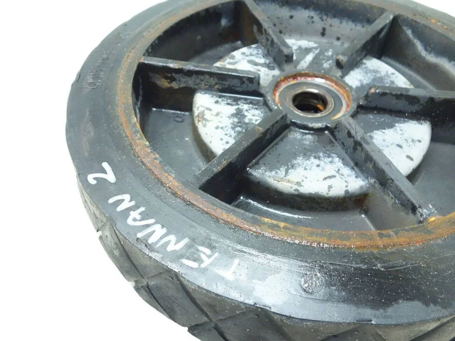Zamiatarka Tennant M20 Koło Tylne 1059671 – zdjęcie 5