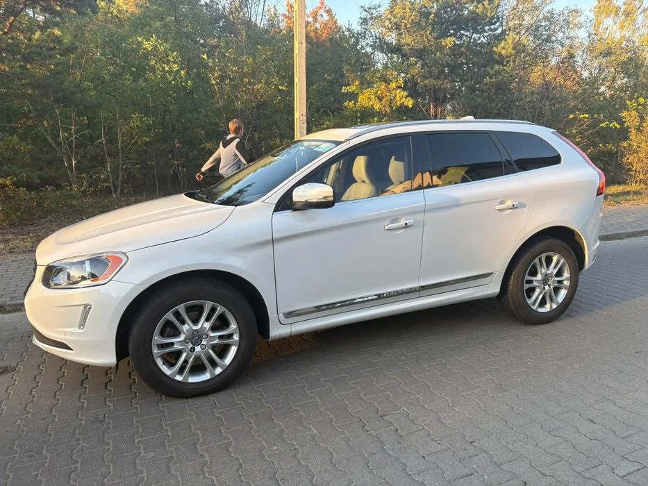 Volvo XC60 niski przebieg – zdjęcie 3