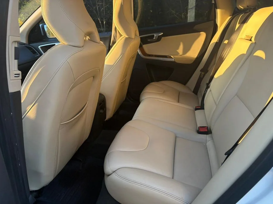 Volvo XC60 niski przebieg – zdjęcie 7