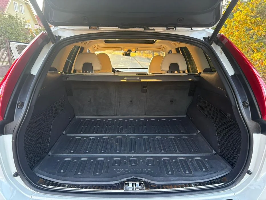 Volvo XC60 niski przebieg – zdjęcie 8