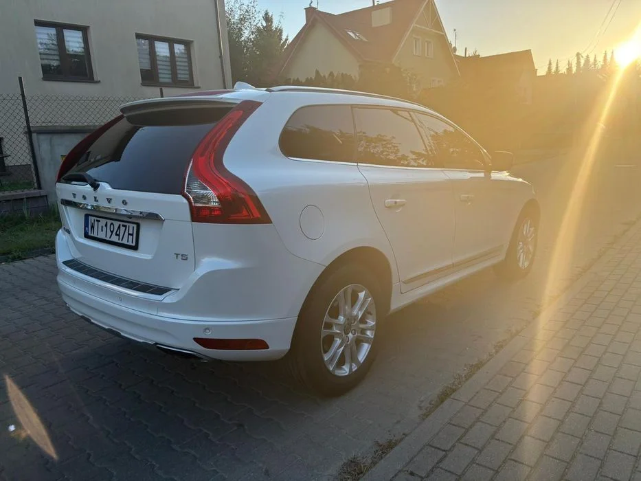 Volvo XC60 niski przebieg – zdjęcie 5