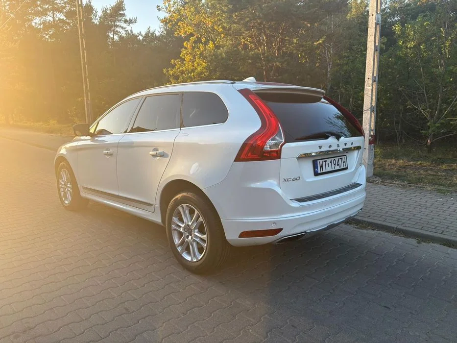 Volvo XC60 niski przebieg – zdjęcie 4