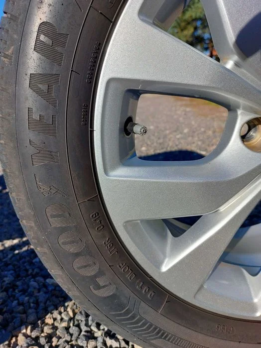 Megane IV Felgi aluminiowe R16 5x114,3 ET41 + opony Letnie Komplet ładne jak nowe – zdjęcie 9