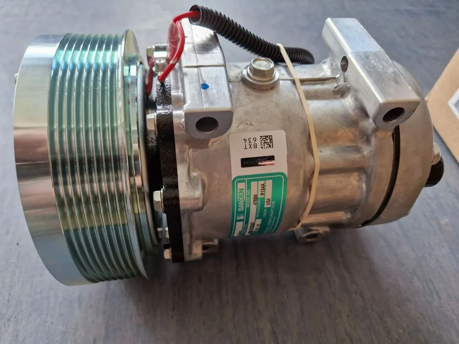 Kompresor sprężarka klimatyzaacji AC CASE Ferguson 47809628, 86993463, 86992688, 504290050, 317008A3 – zdjęcie 2