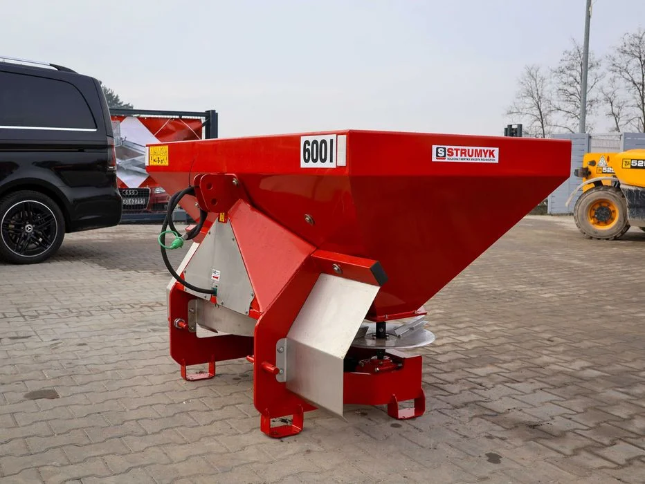 Rozsiewacz 400 L - 600 L - 800 L - 1000 L - 1200 L - 1400 L - 1600 L - STRUMYK TYTAN do nawozu rozsiewacz nawozów – zdjęcie 2