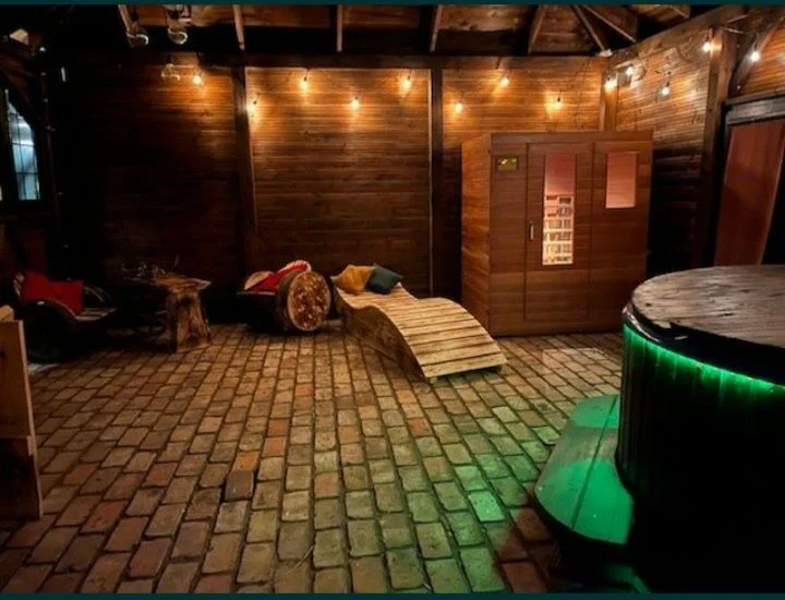 Domek z balia isauna na Kaszubach nad jeziorem mini zoo jazdy konne