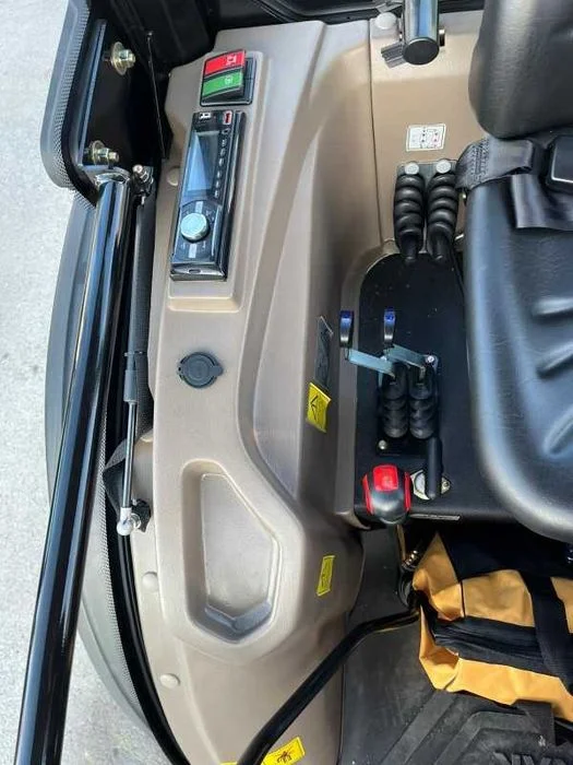 Nowy Ciągnik 25KM FOTRAK254C Klimatyzacja Pneumatyka Górny Zaczep LS – zdjęcie 6