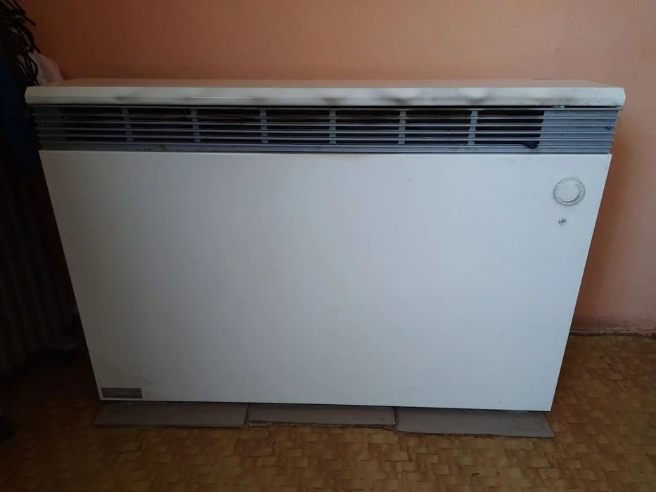 Piec grzejnik ogrzewacz akumulacyjny elektryczny 3KW 220V do salonu pokoju