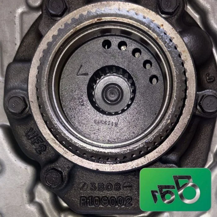 Pokrywa Skrzyni Biegów R121885 R95778 John Deere 6155M – zdjęcie 4