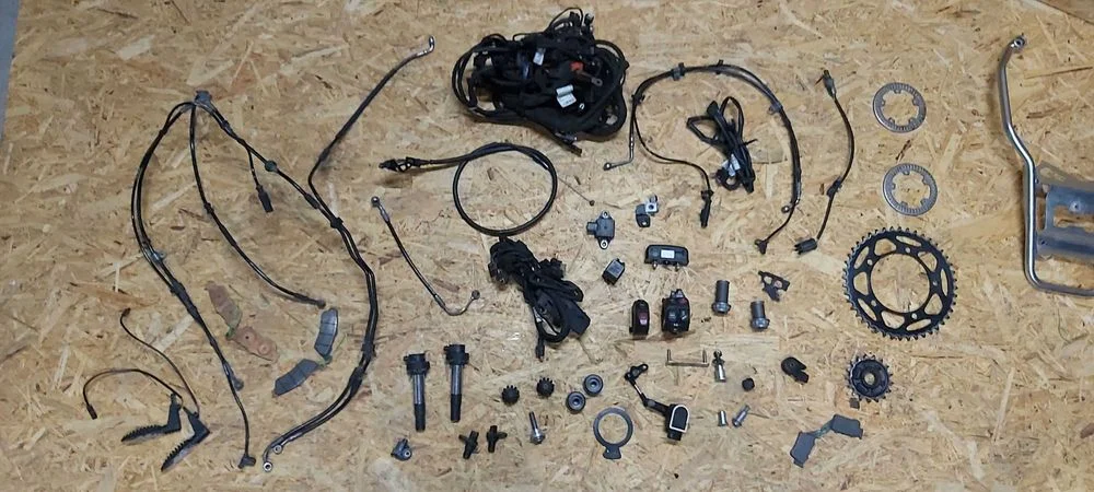F750gs oslona F750 air box obudowa wtrysk manetka lampa zbiorniczek os – zdjęcie 5