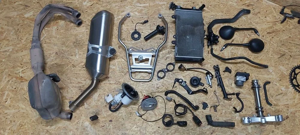 F750gs oslona F750 air box obudowa wtrysk manetka lampa zbiorniczek os – zdjęcie 4
