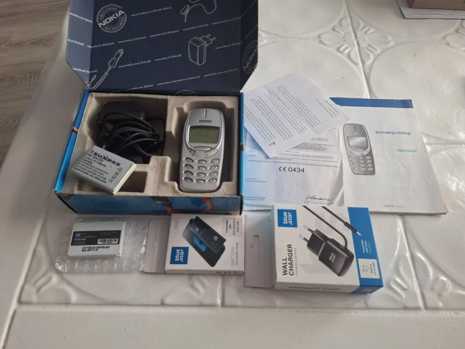 Nowa kompletna Nokia 3310 nowa ładowarka bateria obudowa papiery pudel