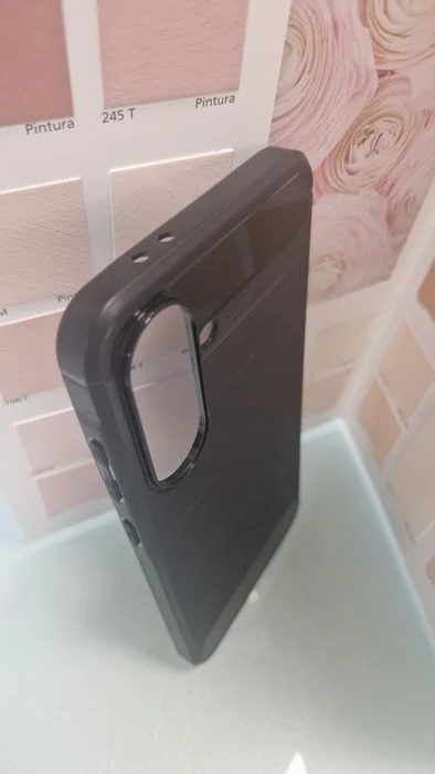 Futerał Carbon do Samsung Galaxy A56 5G czarny – zdjęcie 3
