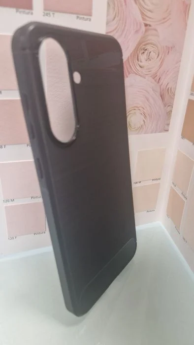 Futerał Carbon do Samsung Galaxy A56 5G czarny – zdjęcie 2