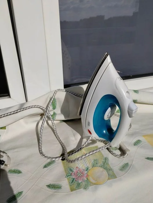 Żelazko elektryczne Locus LS 1005 1200W – zdjęcie 2