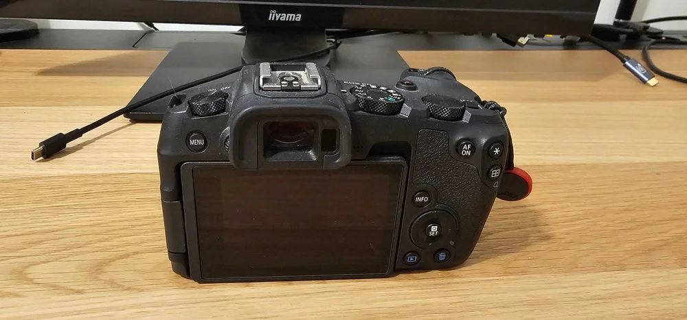 Aparat Canon EOS RP, dwa obiektywy, bogaty zestaw – zdjęcie 3