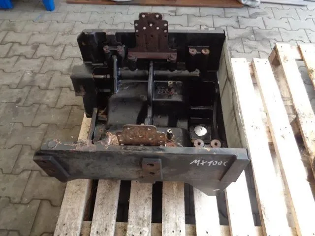 Wspornik przedniego mostu kołyska Case MX100C