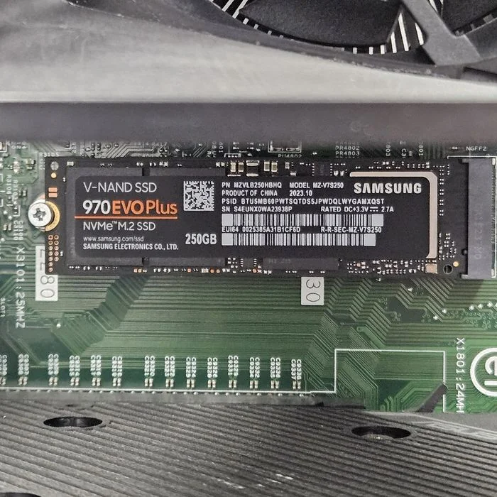 Komputer dell vostro 3670 i5 9th gtx1650 – zdjęcie 3