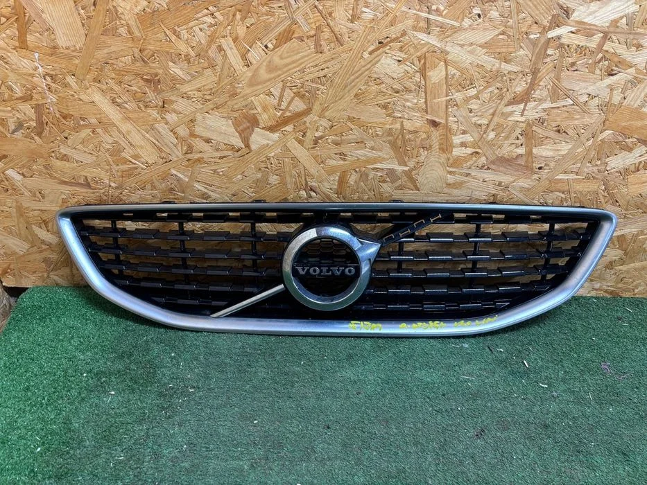 Volvo V40 II Lift R-Design Atrapa ,Grill