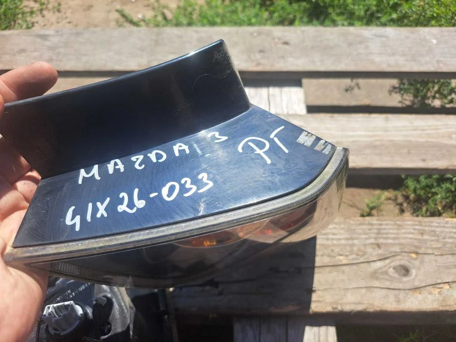 Lampa PRAWY TYŁ w błotnik Mazda 3 I BK (03-09) – zdjęcie 7