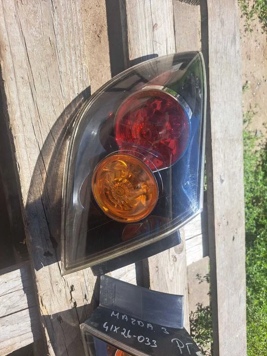 Lampa PRAWY TYŁ w błotnik Mazda 3 I BK (03-09) – zdjęcie 2