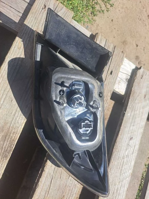 Lampa PRAWY TYŁ w błotnik Mazda 3 I BK (03-09) – zdjęcie 3