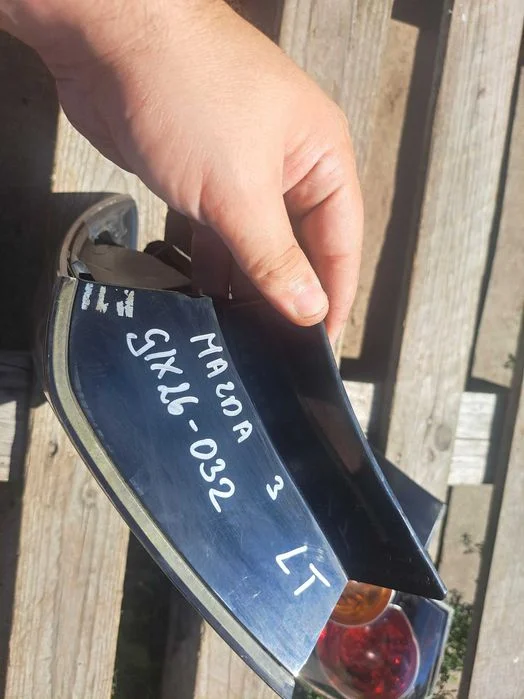 Lampa PRAWY TYŁ w błotnik Mazda 3 I BK (03-09) – zdjęcie 4