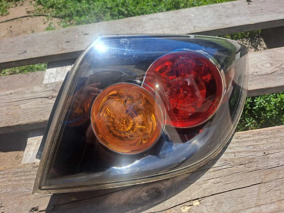 Lampa PRAWY TYŁ w błotnik Mazda 3 I BK (03-09) – zdjęcie 5