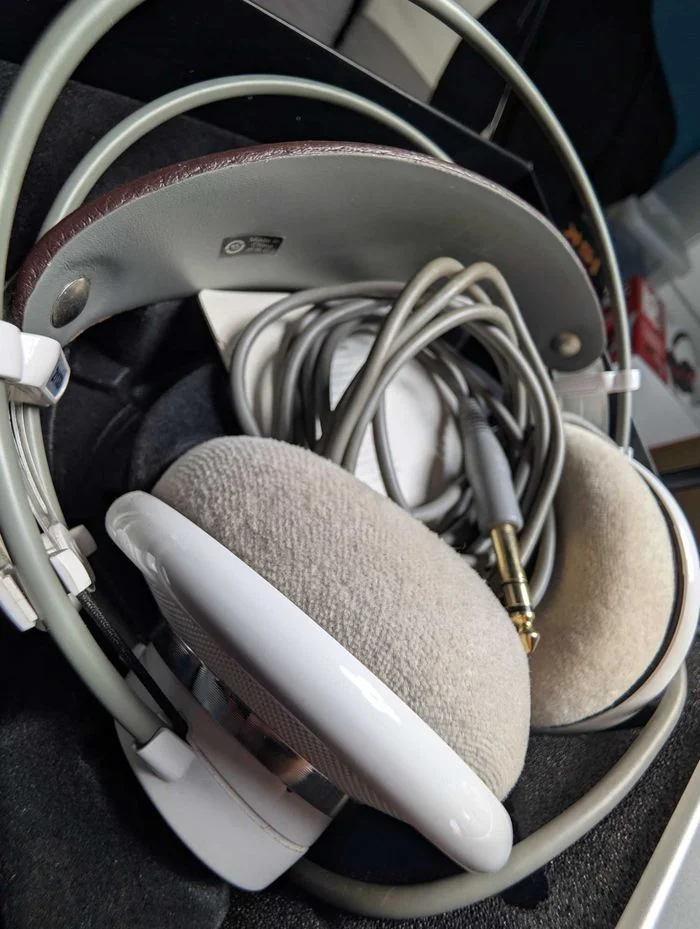 AKG K701 - słuchawki studyjne, stan idealny, pudełko – zdjęcie 3