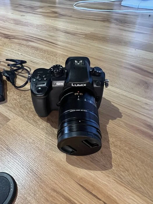 Panasonic Lumix GH5 + Leica 12-60 f/2.8-4 + 25 mm f/1.7 – V-Log – 3 baterie