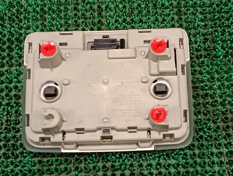 TOYOTA COROLLA E21 Sedan19-22r Lampka Podsufitki – zdjęcie 3