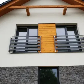 Balustrada francuska barierka nowoczesna montaż balkon portfenetr