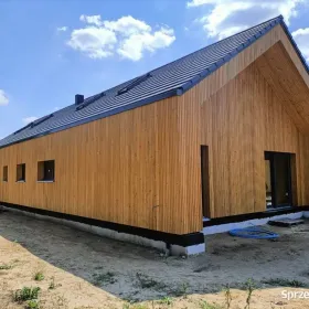 Elewacja drewniana montaż konstrukcja i deski tarasowe