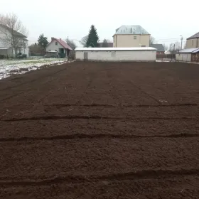 Zakładanie trawników, glebogryzarka separacyjnw, równanie działek