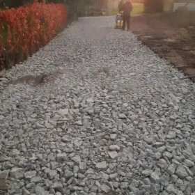 Budowa dróg dojazdowych parkingów utwardzanie nawierzchni terenu MŁOT