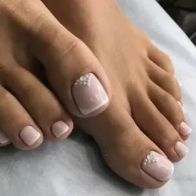 Pedicure, paznokcie hybrydowe i żelowe