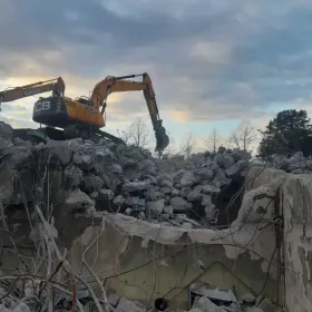 Rozbiórki, kruszenie gruzu, wynajem kruszarki, przesiewacza