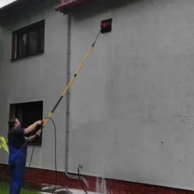 Mycie czyszczenie elewacji kostki brukowej dachów paneli solarnych